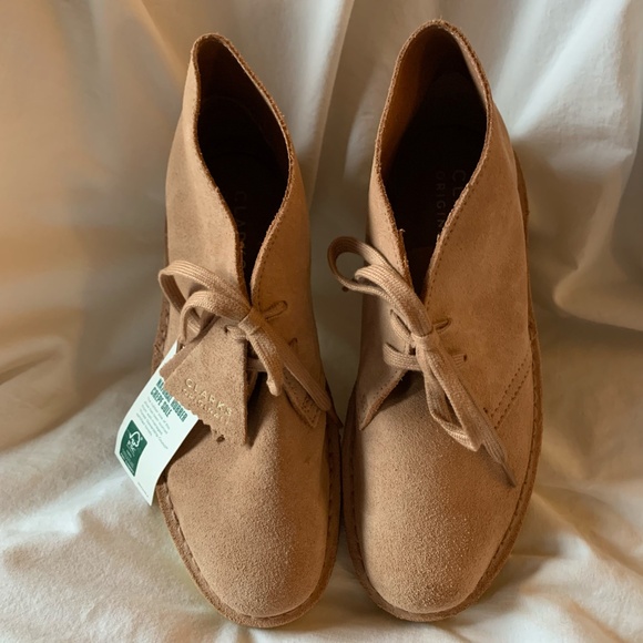 Clarks Originals Collection Desert Boots in beige suede - Picture 2 of 9